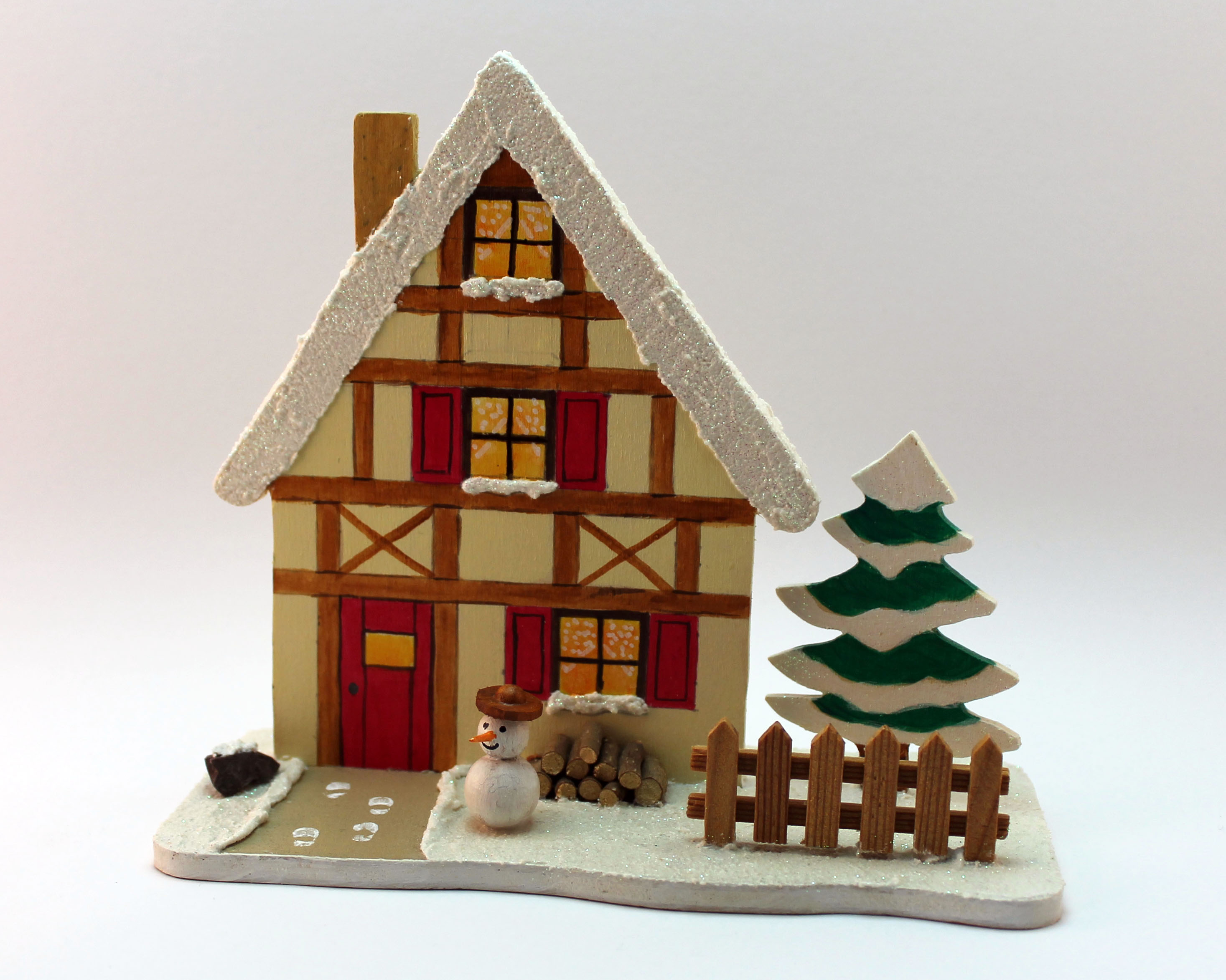 Weihnachtshaus aus Holz | Holzdeko online-Shop | Unikate Holzfiguren